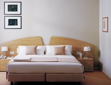 Двуспальная кровать с высоким изголовьем, Tumidei