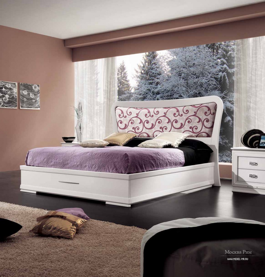 Кровать двуспальная фиолетового цвета