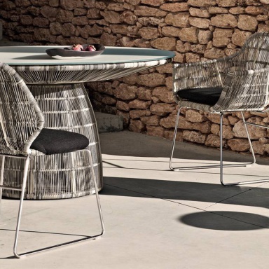 Модели от B&B Italia – украшение сада миланского отеля Bulgari